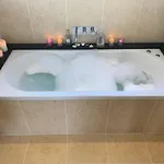 The Penthouse Tranquil Loft Jacuzzi Bath & Complimentary Cascades Membership Casa de hóspedes