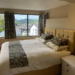 The Penthouse Tranquil Loft Jacuzzi Bath & Complimentary Cascades Membership 4* 鲍内斯温德米尔