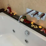 The Penthouse Tranquil Loft Jacuzzi Bath & Complimentary Cascades Membership 鲍内斯温德米尔