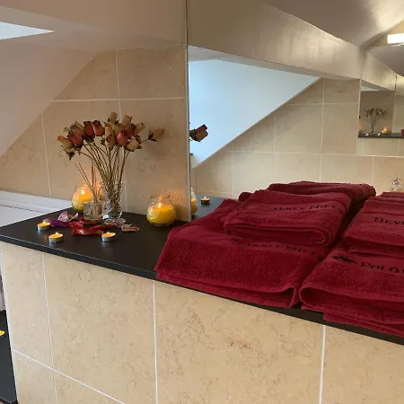 Konukevi The Penthouse Tranquil Loft Jacuzzi Bath & Complimentary Cascades Membership 4*