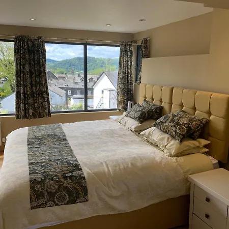 The Penthouse Tranquil Loft Jacuzzi Bath & Complimentary Cascades Membership 4* Bowness-on-Windermere