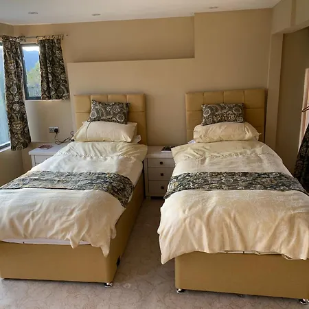 The Penthouse Tranquil Loft Jacuzzi Bath & Complimentary Cascades Membership 鲍内斯温德米尔