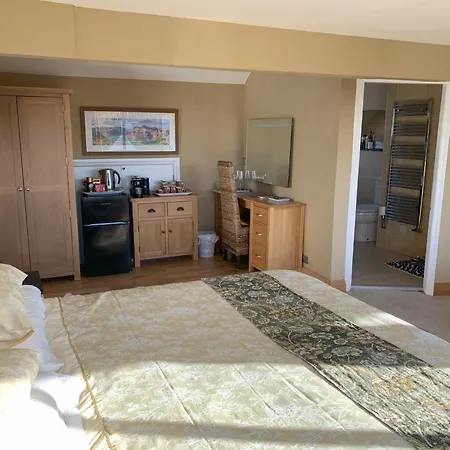 The Penthouse Tranquil Loft Jacuzzi Bath & Complimentary Cascades Membership Konukevi 4*