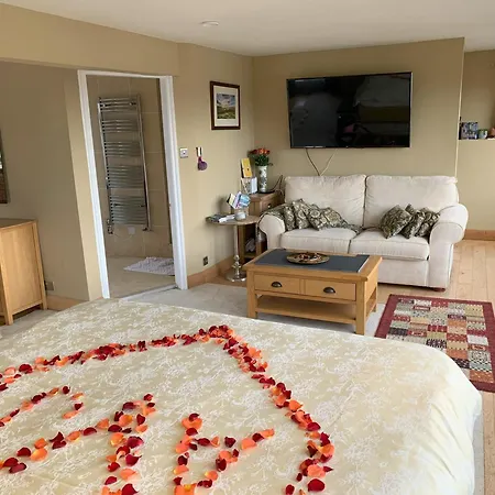 The Penthouse Tranquil Loft Jacuzzi Bath & Complimentary Cascades Membership Konukevi