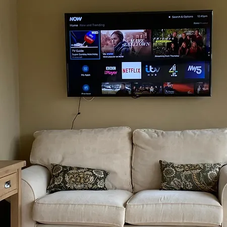 The Penthouse Tranquil Loft Jacuzzi Bath & Complimentary Cascades Membership 4*