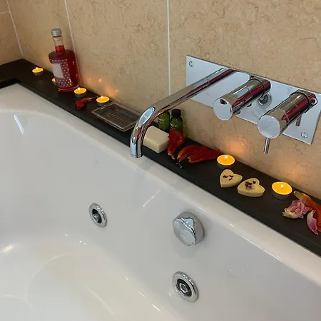 The Penthouse Tranquil Loft Jacuzzi Bath & Complimentary Cascades Membership Bowness-on-Windermere