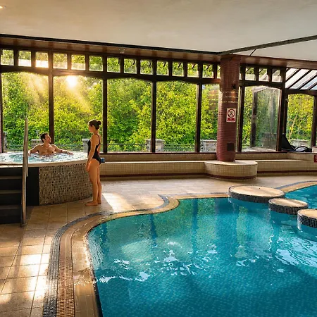 Vendégház The Penthouse Tranquil Loft Jacuzzi Bath & Complimentary Cascades Membership Bowness-on-Windermere