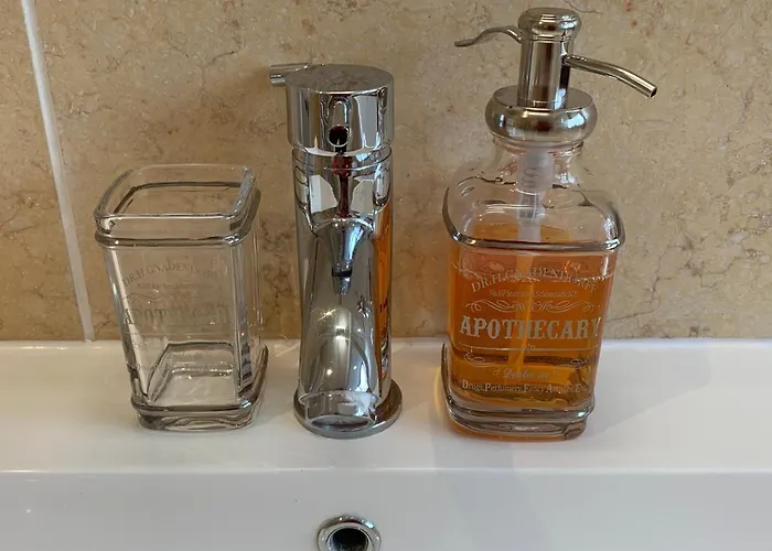 The Penthouse Tranquil Loft Jacuzzi Bath & Complimentary Cascades Membership Bowness-on-Windermere