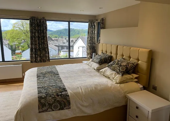 The Penthouse Tranquil Loft Jacuzzi Bath & Complimentary Cascades Membership 4* Bowness-on-Windermere