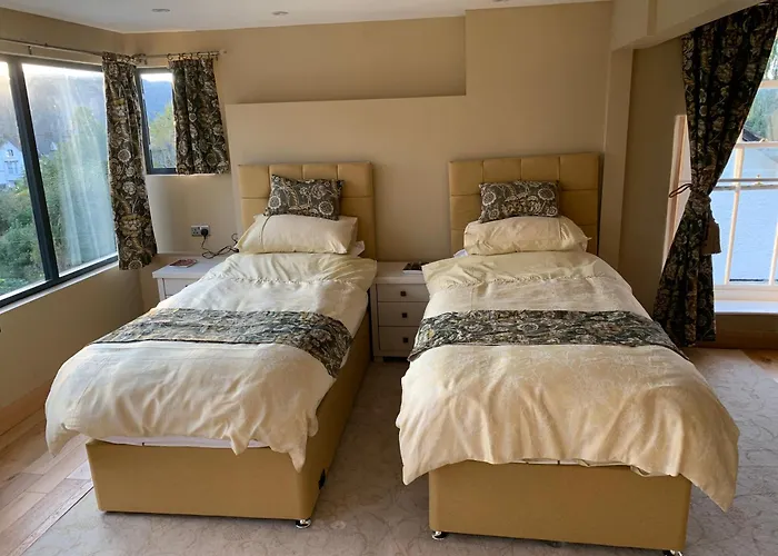 The Penthouse Tranquil Loft Jacuzzi Bath & Complimentary Cascades Membership Bowness-on-Windermere