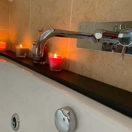 The Penthouse Luxury Loft Jacuzzi Bath & Complimentary Lakeview Membership * Bowness-on-Windermere