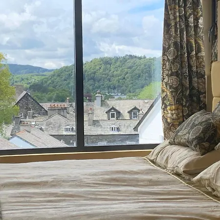 The Penthouse Luxury Loft Jacuzzi Bath & Complimentary Lakeview Membership * Bowness-on-Windermere