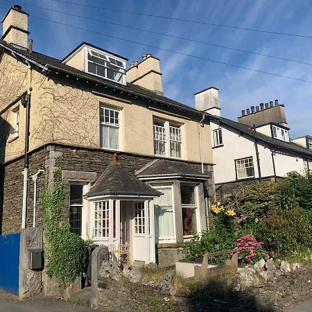 The Penthouse Tranquil Loft Jacuzzi Bath & Complimentary Cascades Membership 4* Bowness-on-Windermere