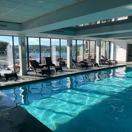The Penthouse Luxury Loft Jacuzzi Bath & Complimentary Lakeview Membership *